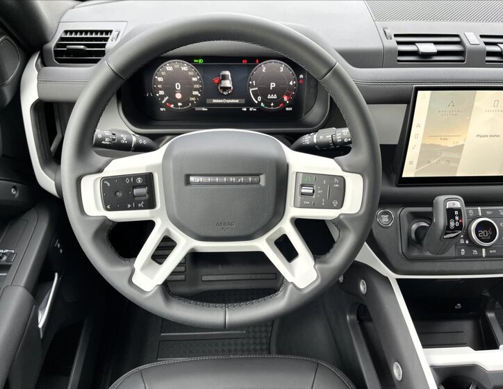 Land Rover Defender 16