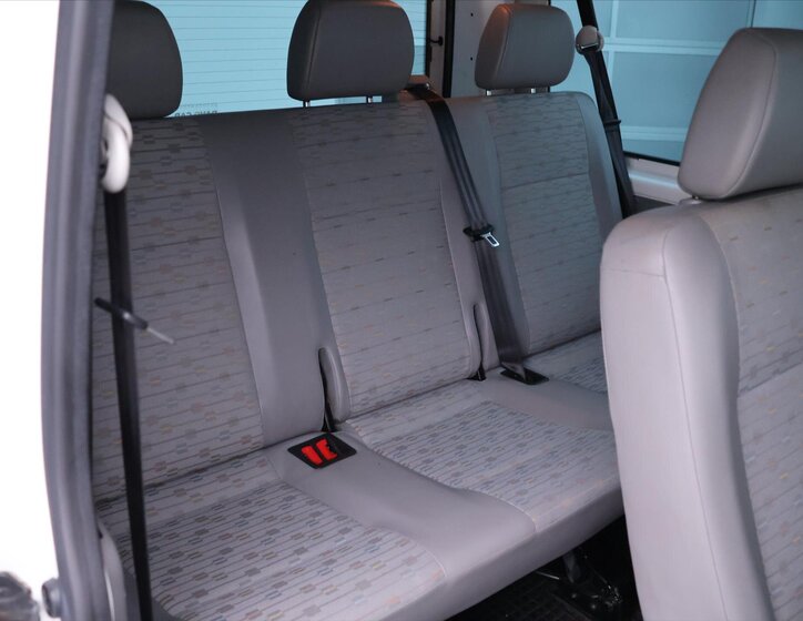 Volkswagen Transporter Kombi 2,0 l 75 kw