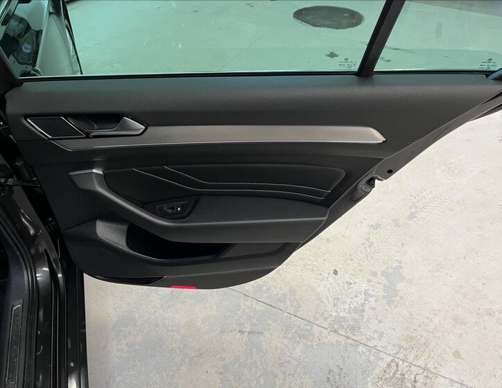 Volkswagen Passat Sedan 1,5 l 110 kw