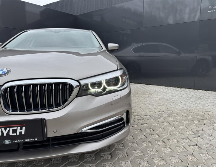 BMW Řada 5 Sedan / Limuzína 2,0 l 185 kw
