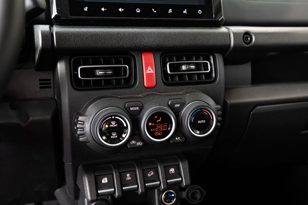 Suzuki Jimny SUV 1,5 l 75 kw