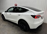 Tesla Model Y 6