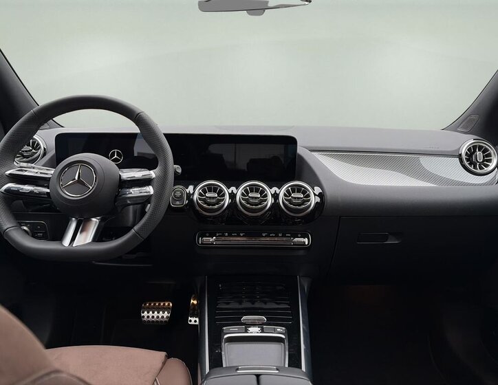 Mercedes-Benz GLA 11