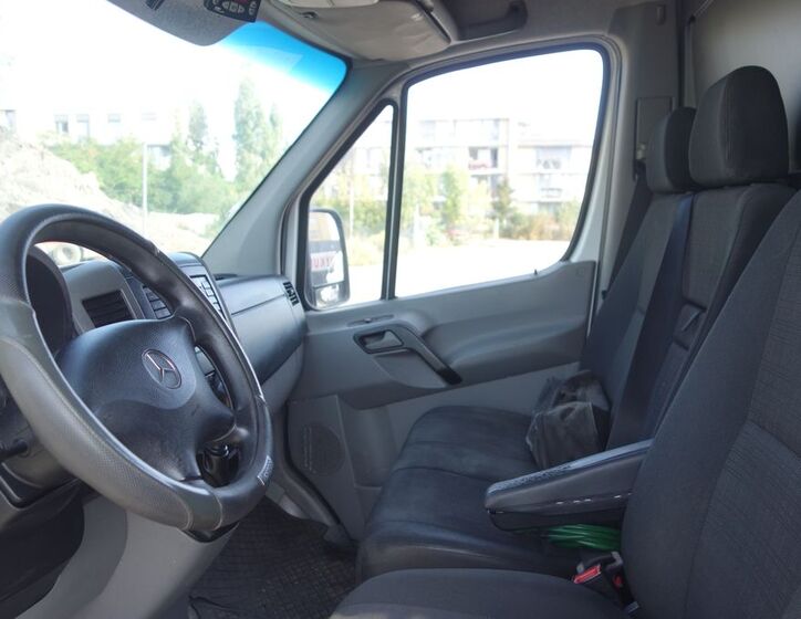 Mercedes-Benz Sprinter 32