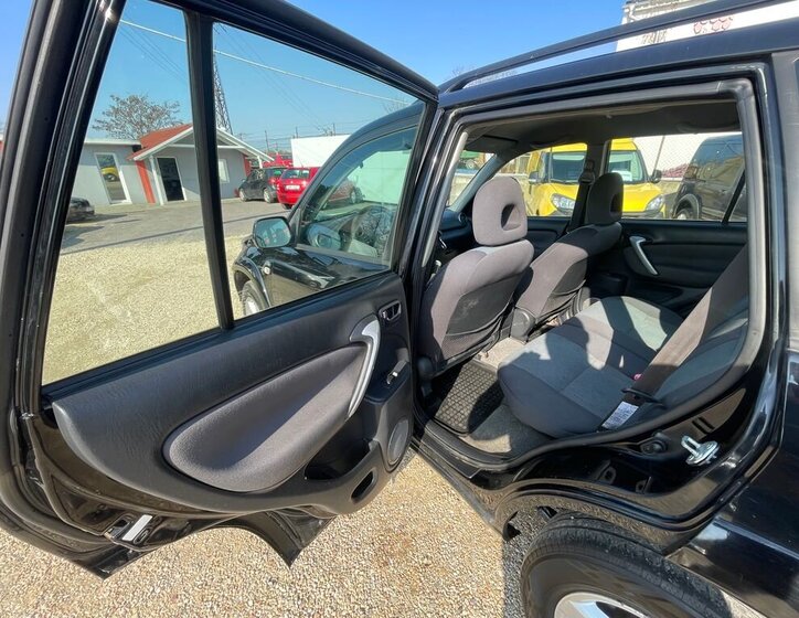 Toyota RAV4 SUV / Terénní 2,0 l 85 kw