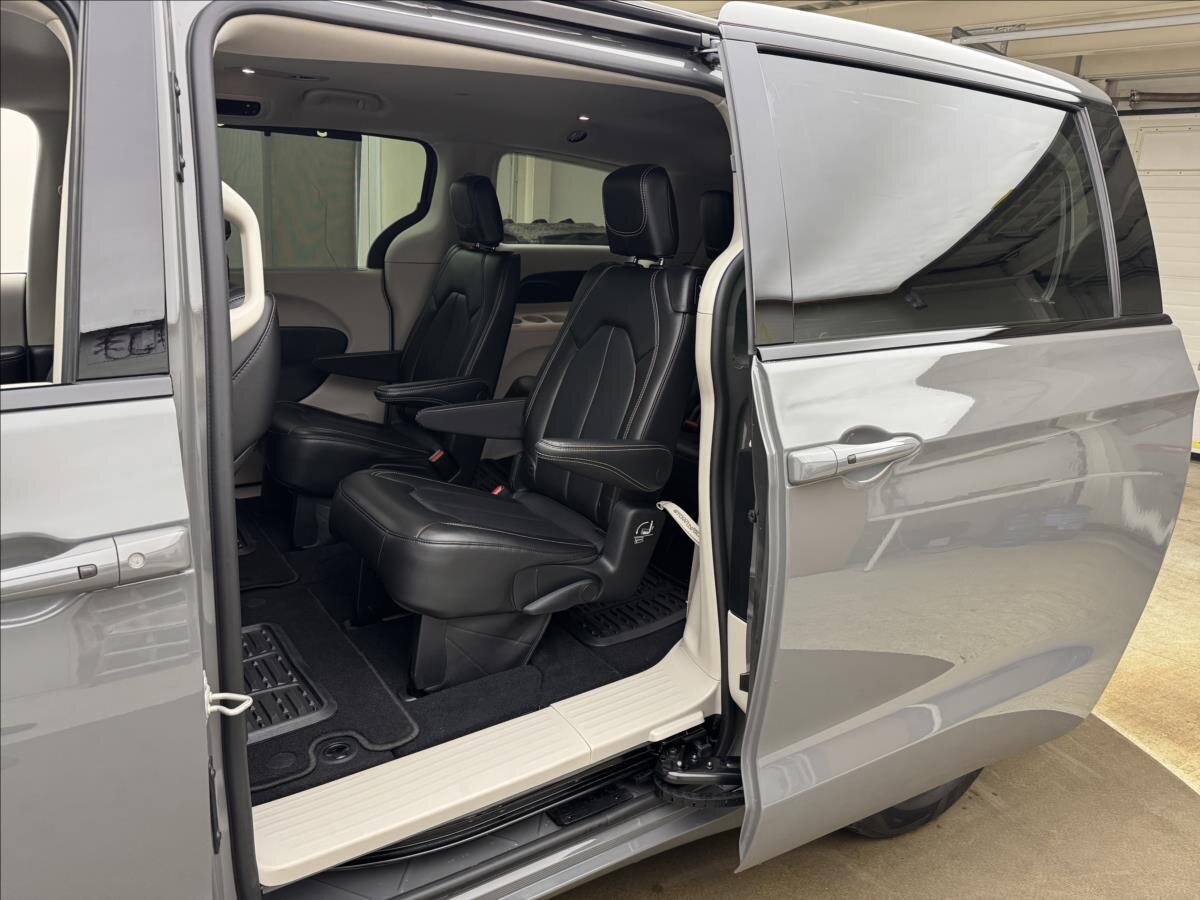 Chrysler Pacifica MPV 3,6 l 214 kw