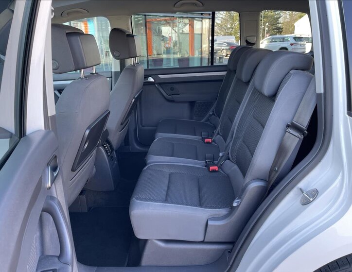 Volkswagen Touran MPV 1,6 l 77 kw