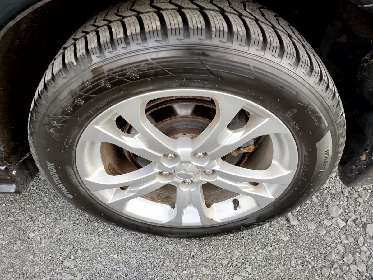 Mitsubishi Outlander SUV 2,3 l 110 kw