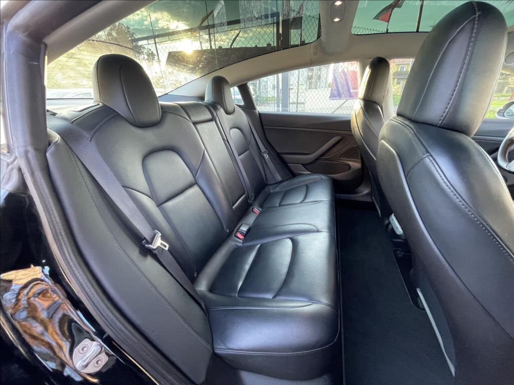 Tesla Model 3 Sedan / Limuzína 0,0 239 kw