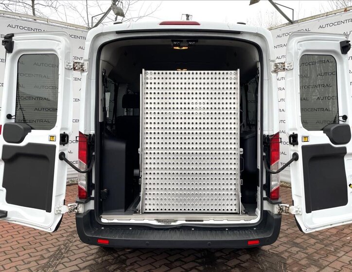 Ford Transit 9