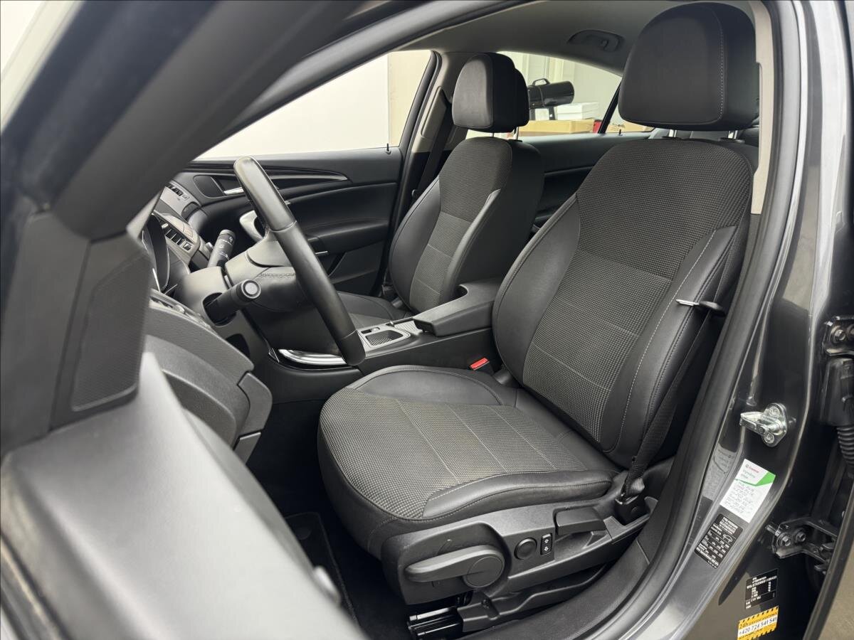 Opel Insignia Sedan / Limuzína 2,0 l 118 kw