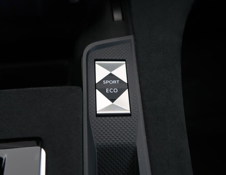 DS Automobiles DS7 Crossback SUV / Terénní 1,6 l 133 kw
