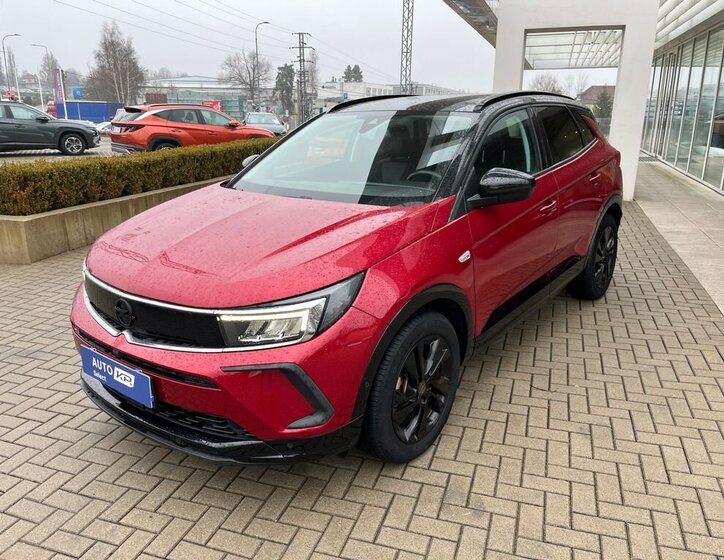 Opel Grandland SUV 1,2 l 96 kw