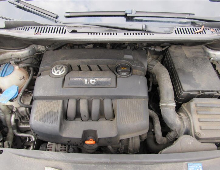 Volkswagen Touran Kombi 1,6 l 75 kw