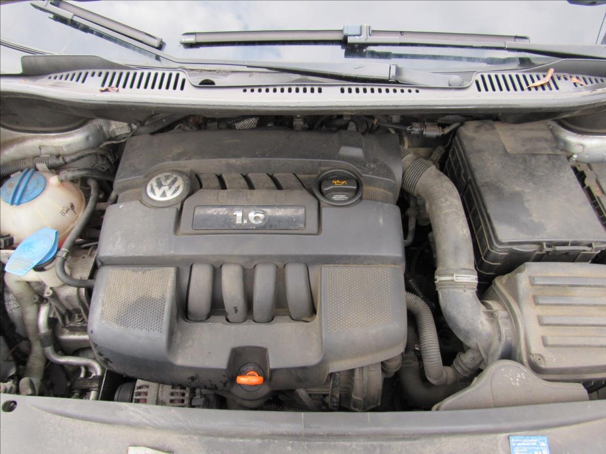 Volkswagen Touran Kombi 1,6 l 75 kw