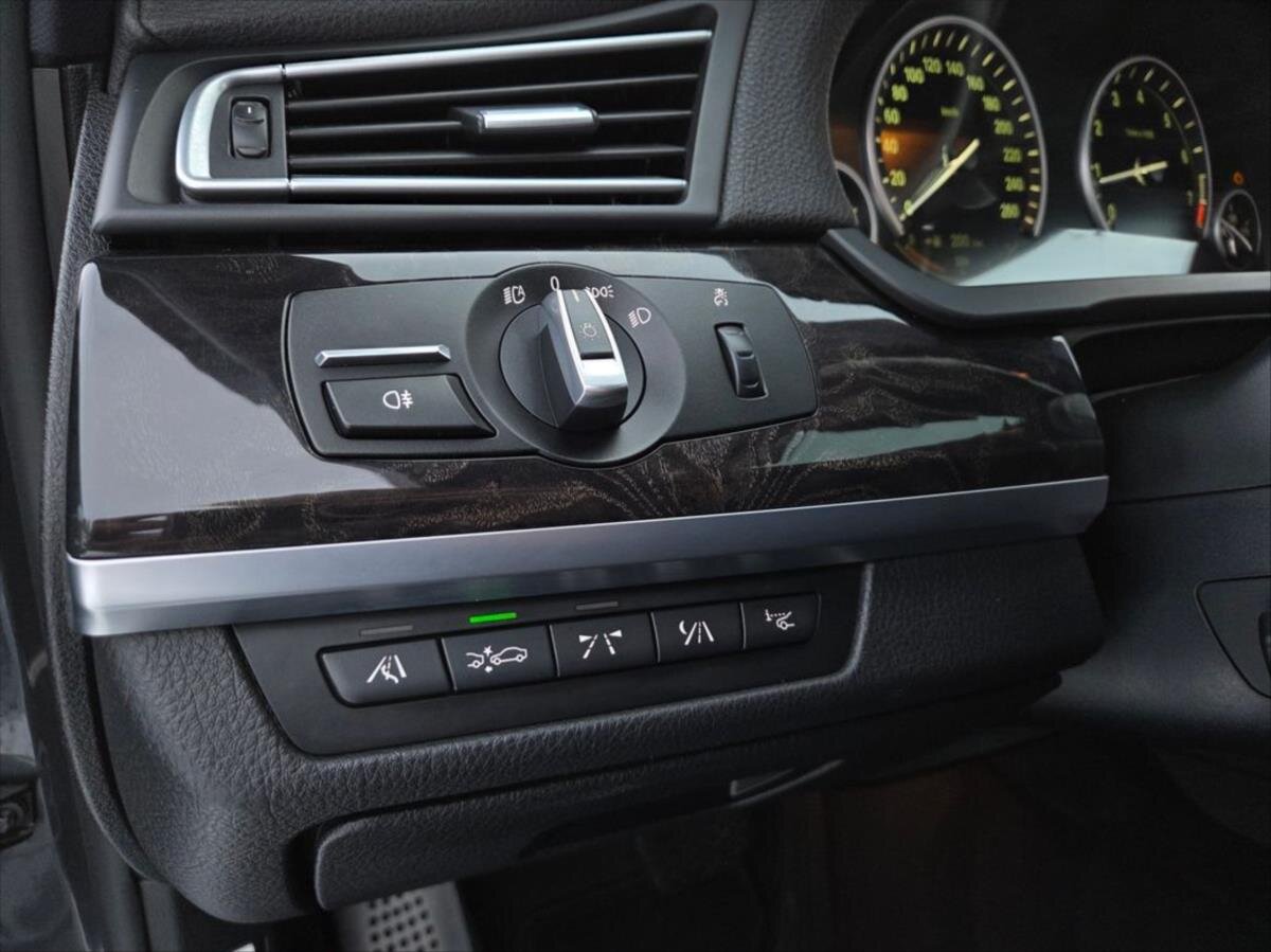 BMW Řada 7 Sedan 4,4 l 300 kw