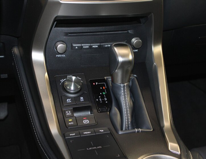 Lexus NX 300h SUV 2,5 l 145 kw