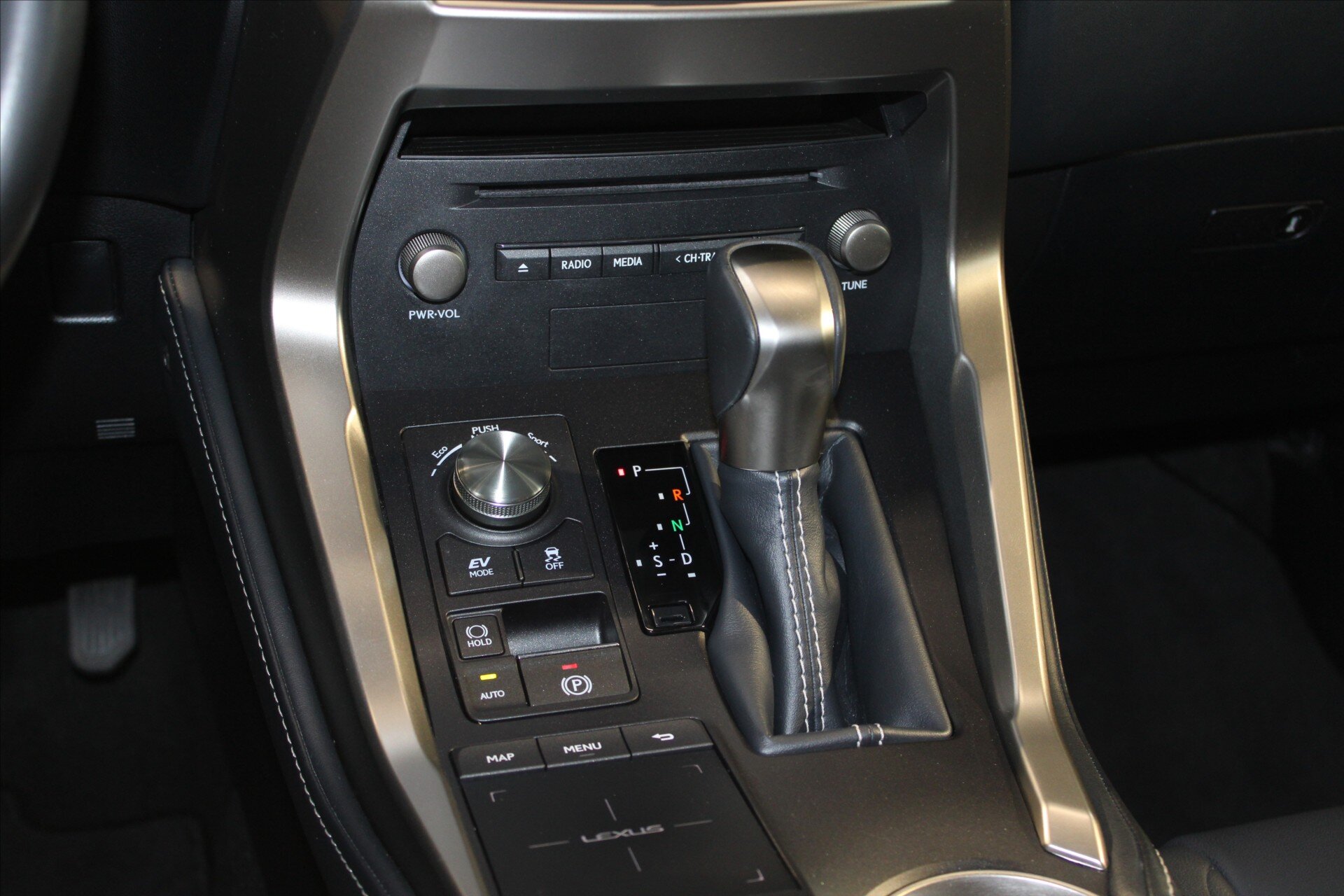 Lexus NX 300h SUV 2,5 l 145 kw