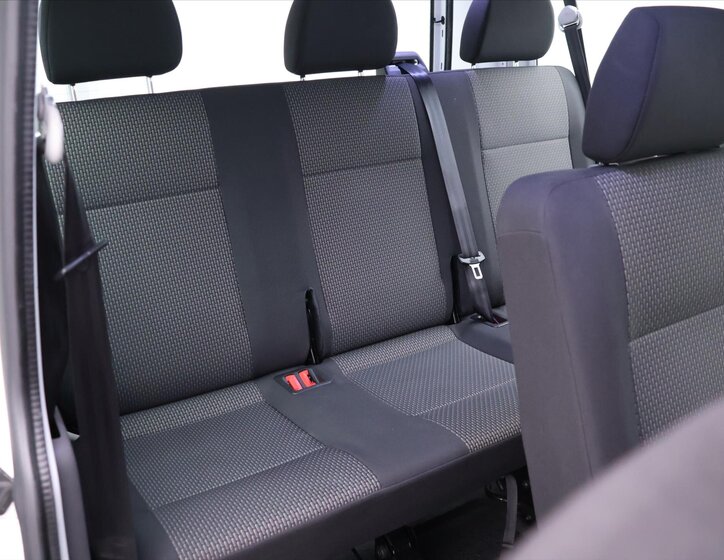 Volkswagen Transporter Kombi 2,0 l 81 kw