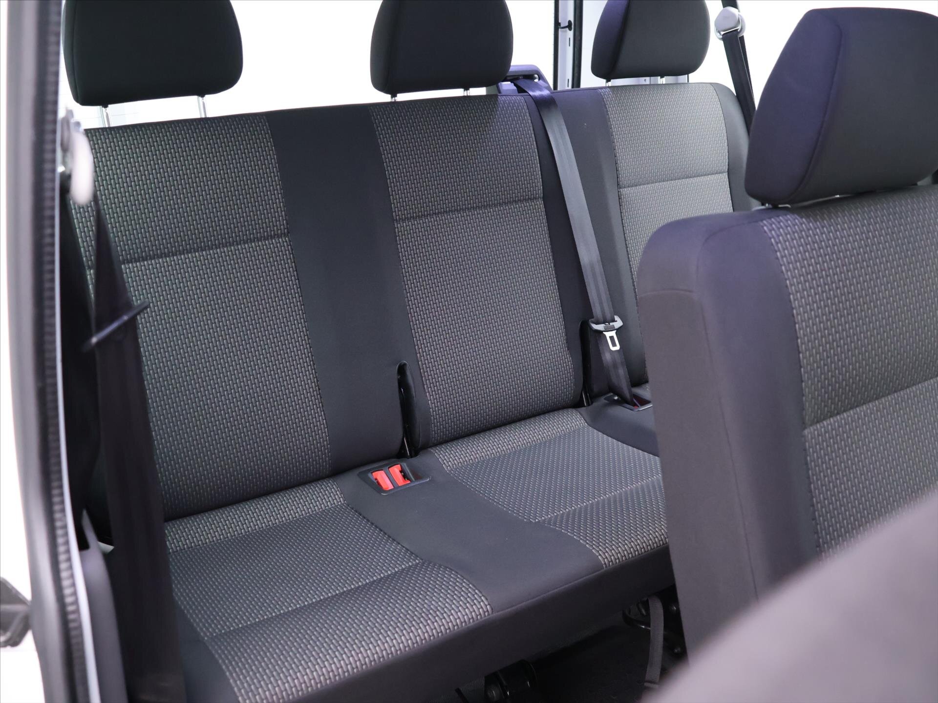 Volkswagen Transporter Kombi 2,0 l 81 kw