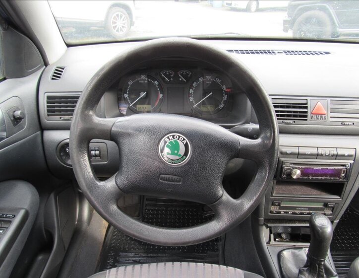 Škoda Octavia Sedan / Limuzína 1,9 l 66 kw