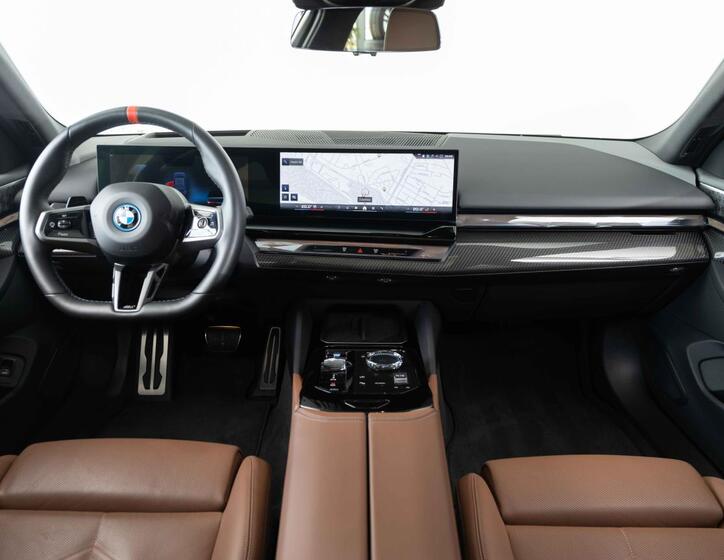 BMW i5 12