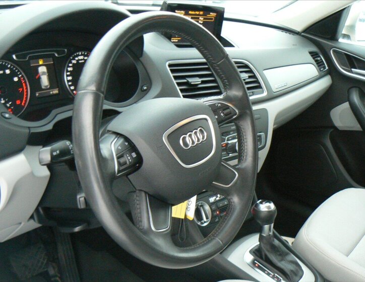 Audi Q3 11