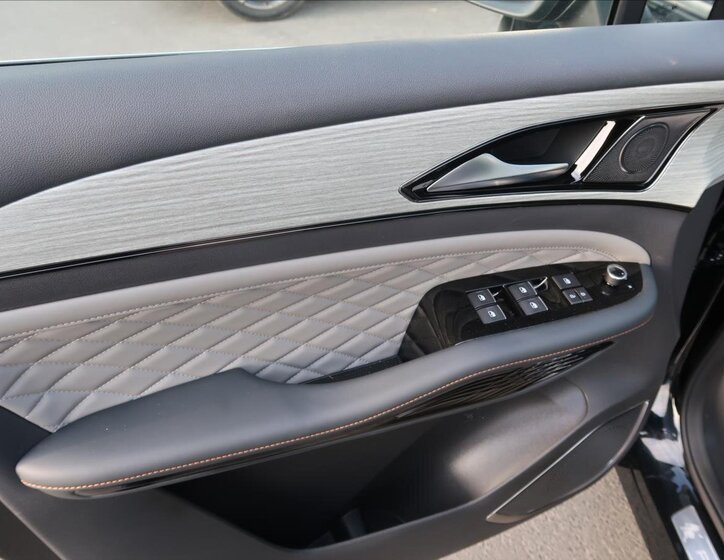 Dongfeng U-Tour MPV 1,5 l 130 kw