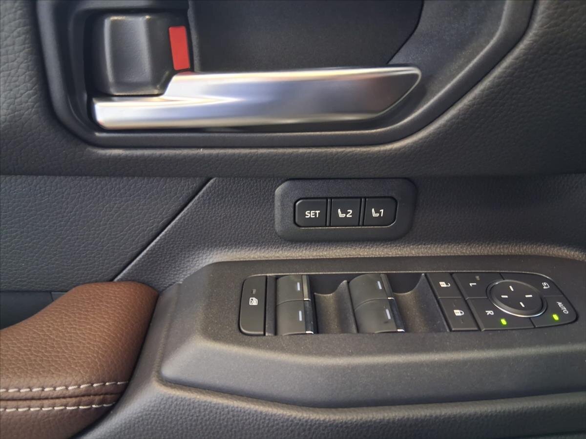 Toyota Land Cruiser SUV 2,8 l 151 kw