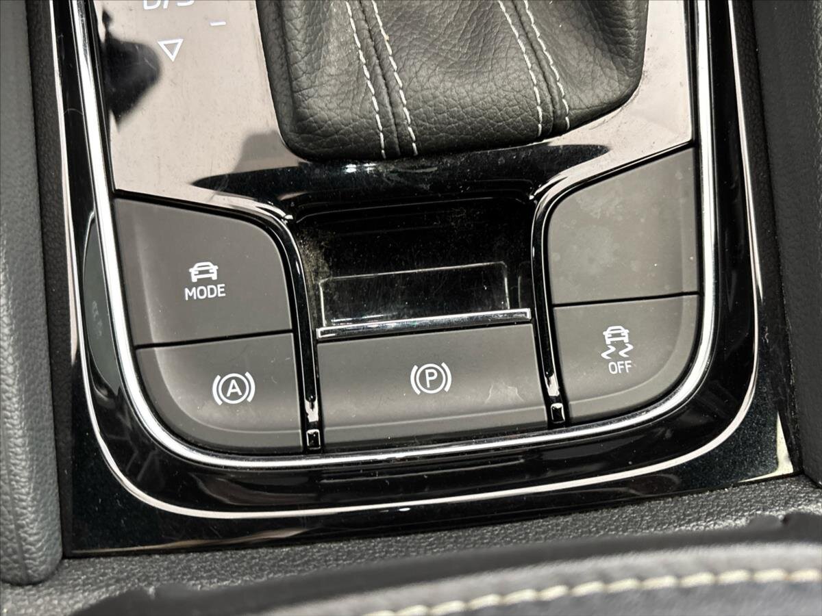 Škoda Karoq SUV / Terénní 1,5 l 110 kw