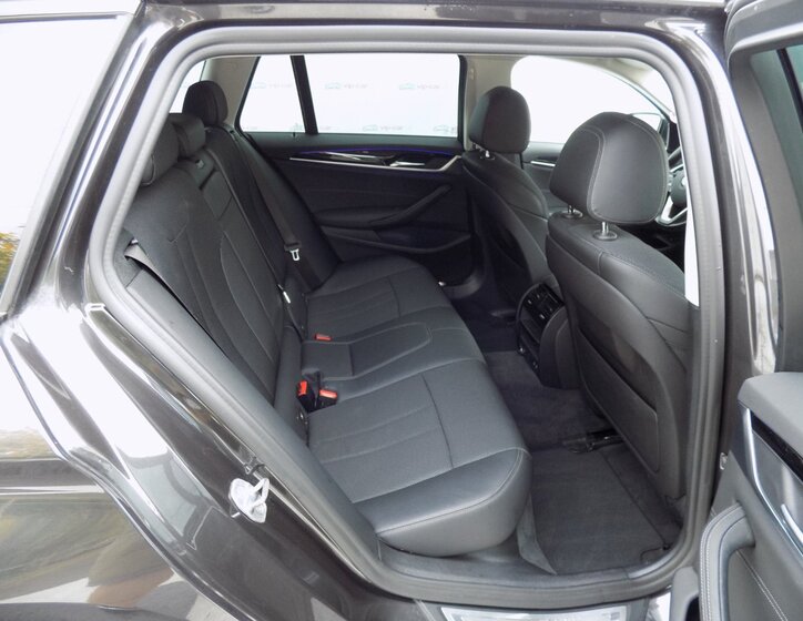 BMW Řada 5 Kombi 3,0 l 195 kw