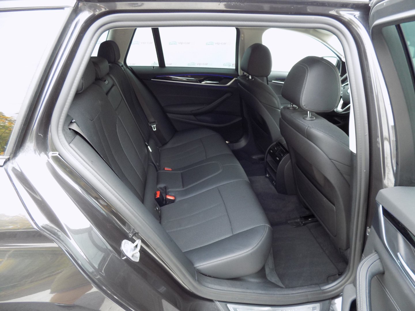 BMW Řada 5 Kombi 3,0 l 195 kw