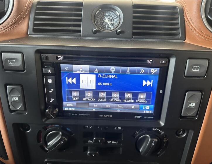 Land Rover Defender 32