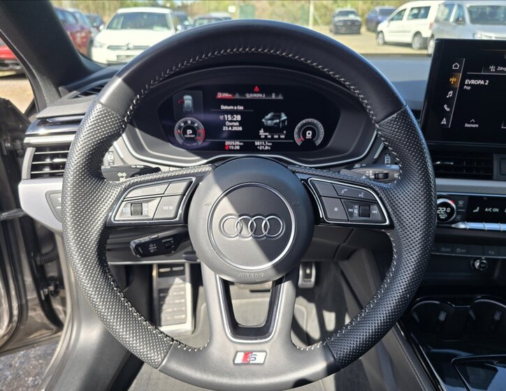 Audi A4 Kombi 2,0 l 140 kw