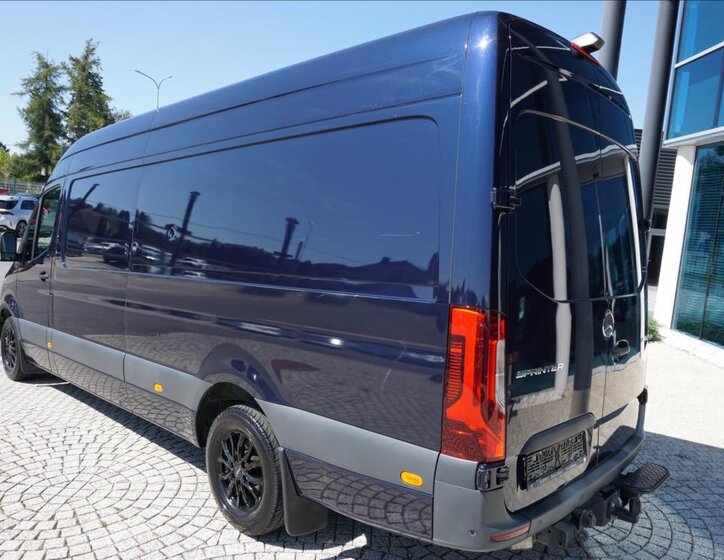 Mercedes-Benz Sprinter 4