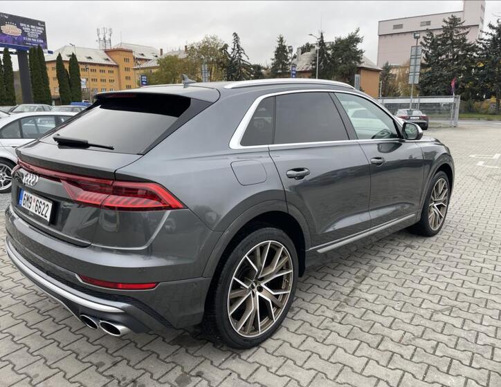 Audi SQ8 4
