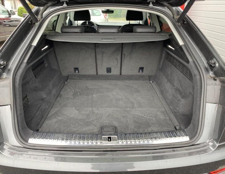 Audi Q8 SUV / Terénní 3,0 l 250 kw