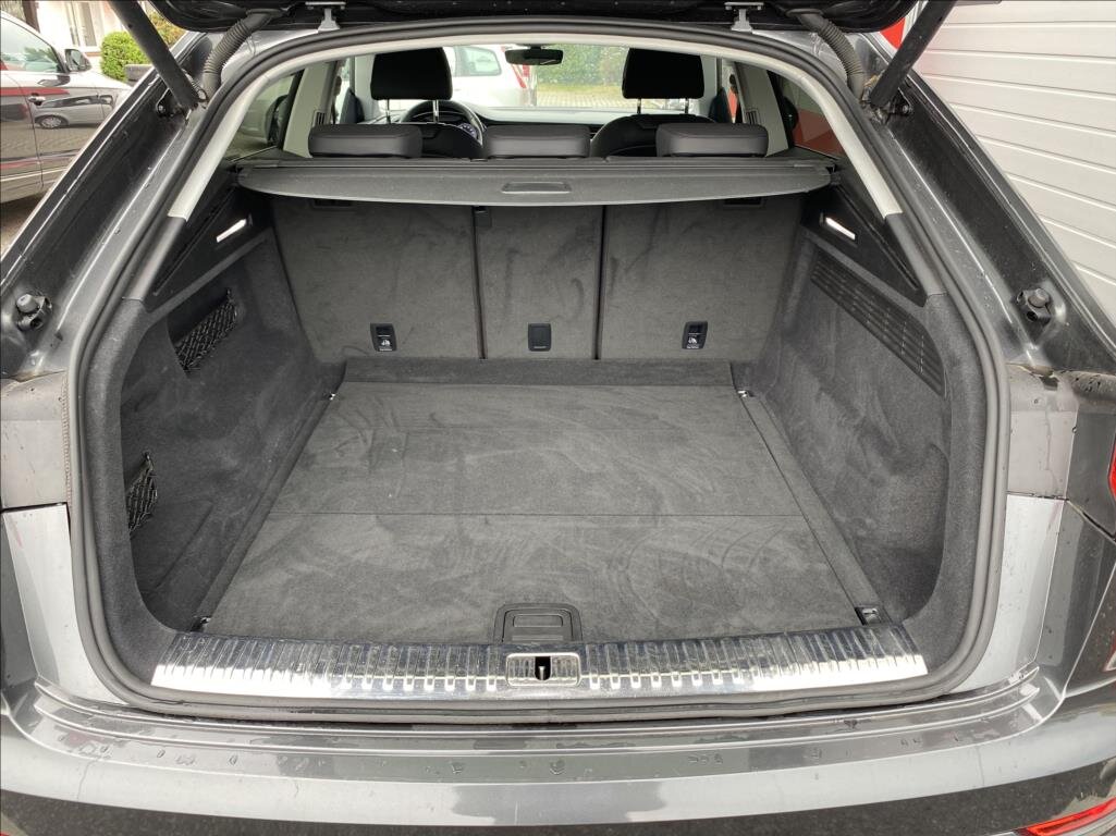 Audi Q8 SUV / Terénní 3,0 l 250 kw