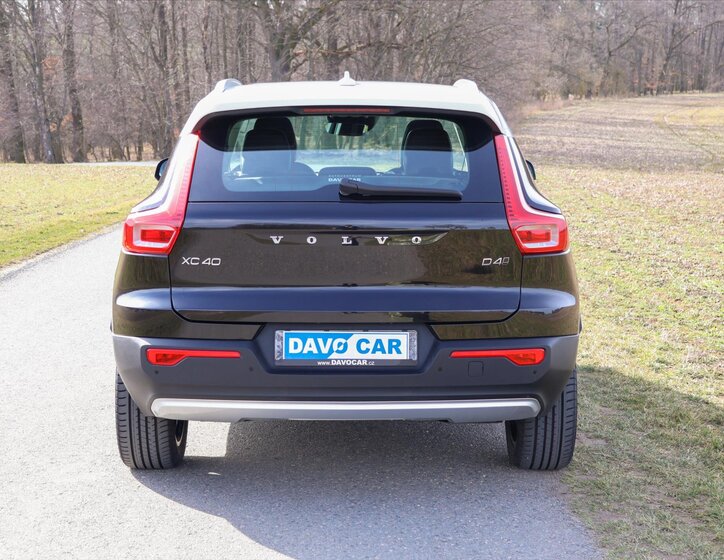 Volvo XC40 SUV / Terénní 2,0 l 140 kw
