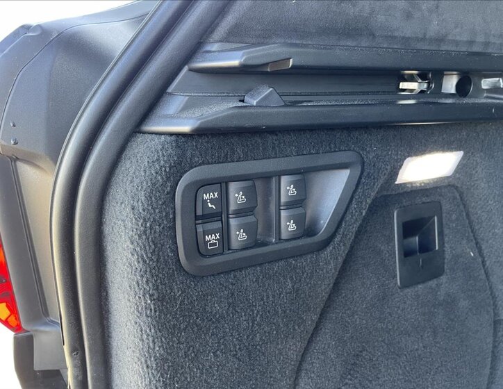 BMW X7 SUV / Terénní 3,0 l 195 kw