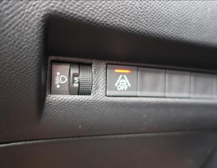 Peugeot 208 Hatchback 1,2 l 55 kw