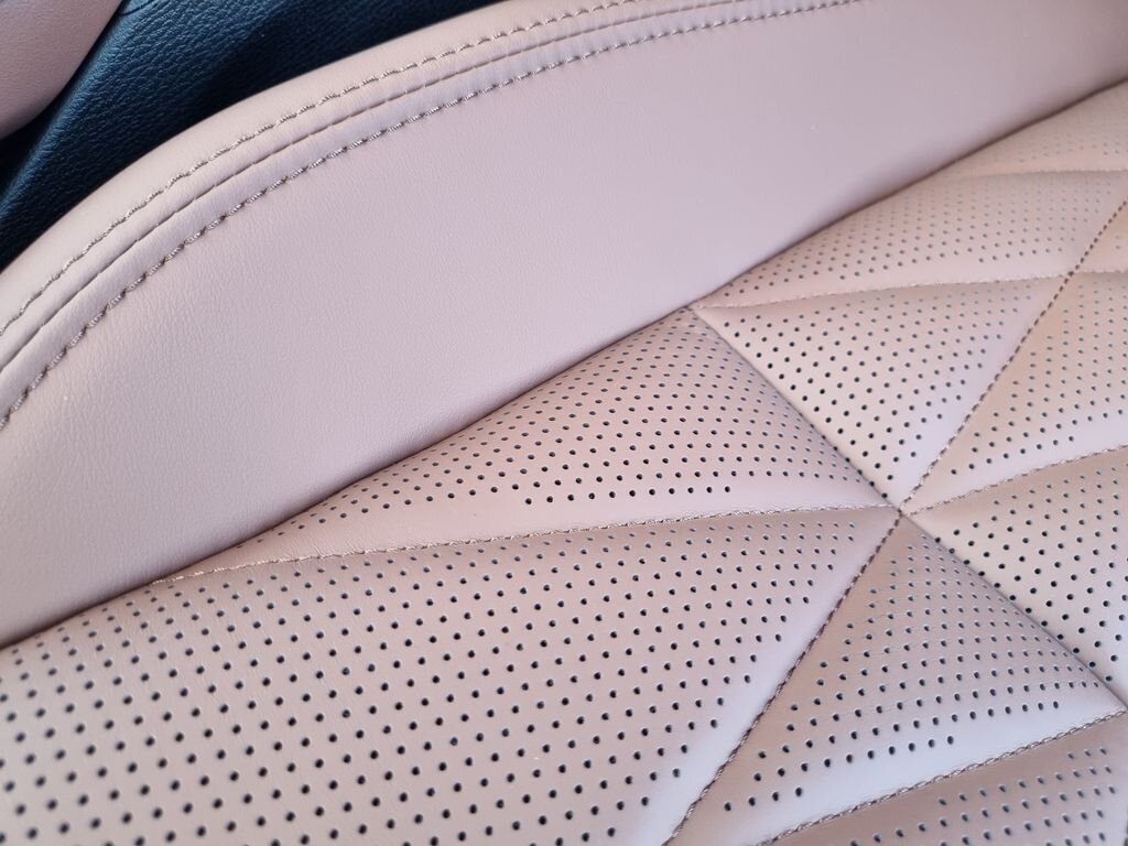 Mitsubishi Outlander SUV 2,4 l 225 kw