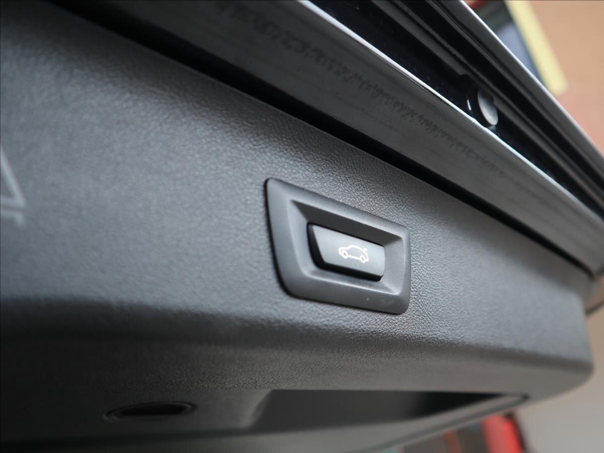 BMW Řada 5 Kombi 3,0 l 195 kw