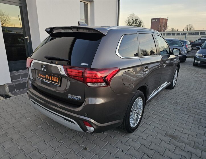 Mitsubishi Outlander 6
