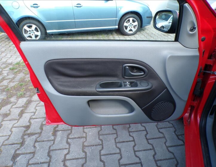 Renault Thalia Sedan / Limuzína 1,1 l 55 kw