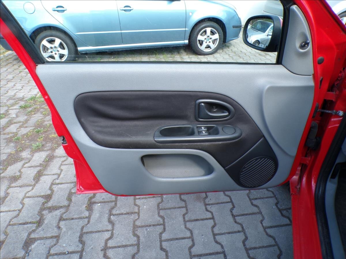 Renault Thalia Sedan / Limuzína 1,1 l 55 kw