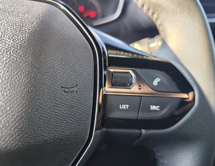 Peugeot 2008 Hatchback 1,2 l 74 kw