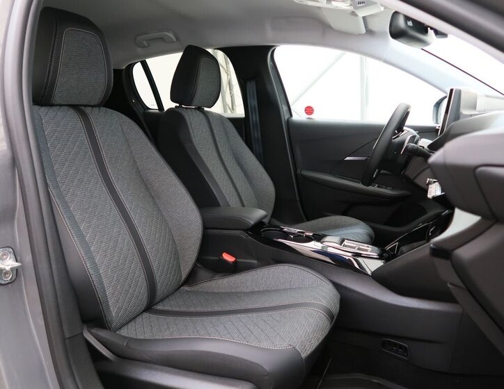 Peugeot 208 Hatchback 1,2 l 74 kw