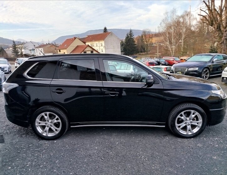 Mitsubishi Outlander SUV 2,3 l 110 kw