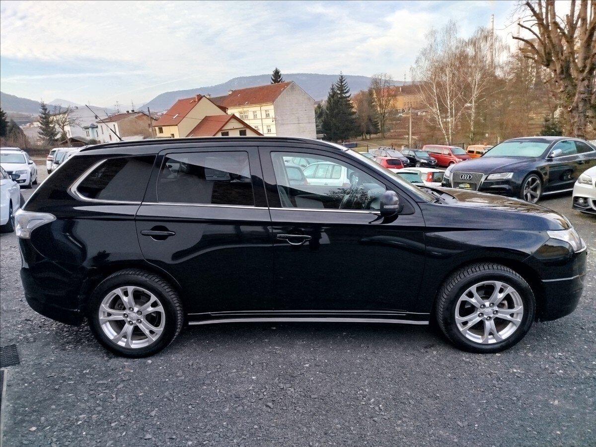 Mitsubishi Outlander SUV 2,3 l 110 kw
